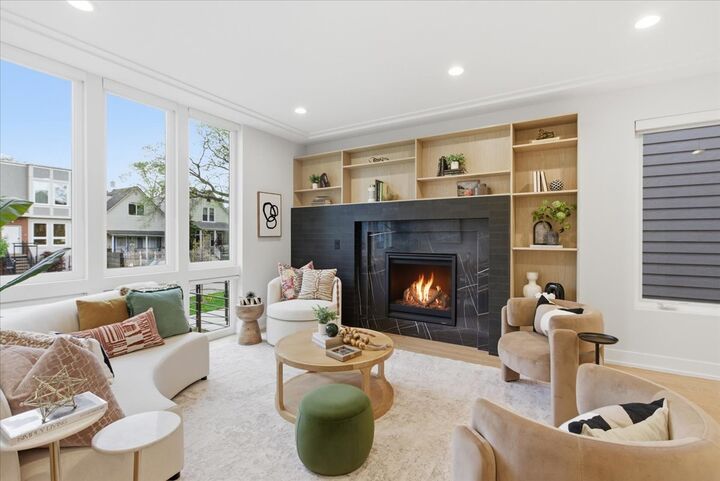 Property Photo:  