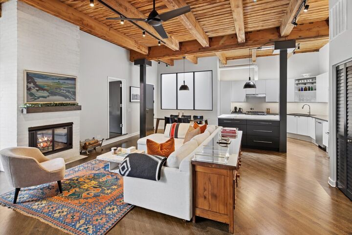 Property Photo:  2222 N Racine Avenue 16  IL 60614 