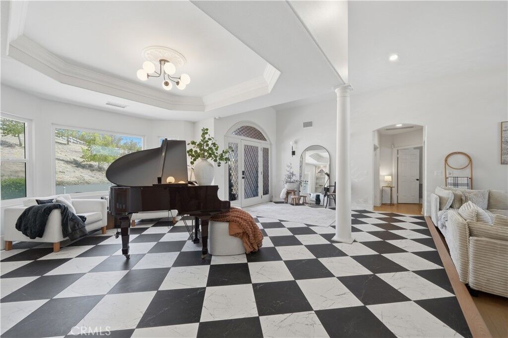 Property Photo: 41110 Los Ranchos Cir CA 92592