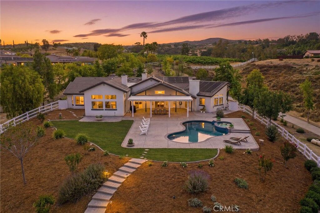 Property Photo:  41110 Los Ranchos Cir  CA 92592 
