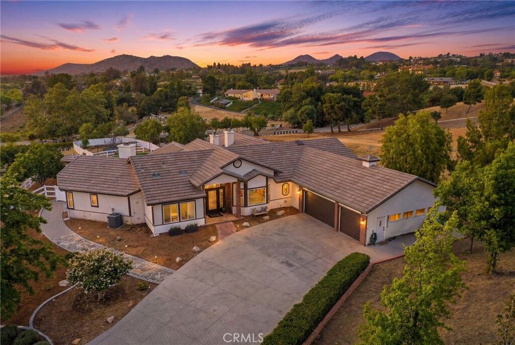 Property Photo: 41110 Los Ranchos Cir CA 92592