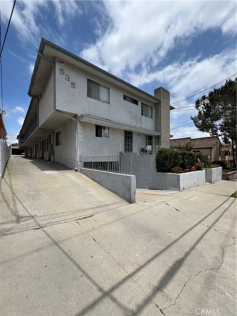 Property Photo:  535 E Hazel Street 4  CA 90302 