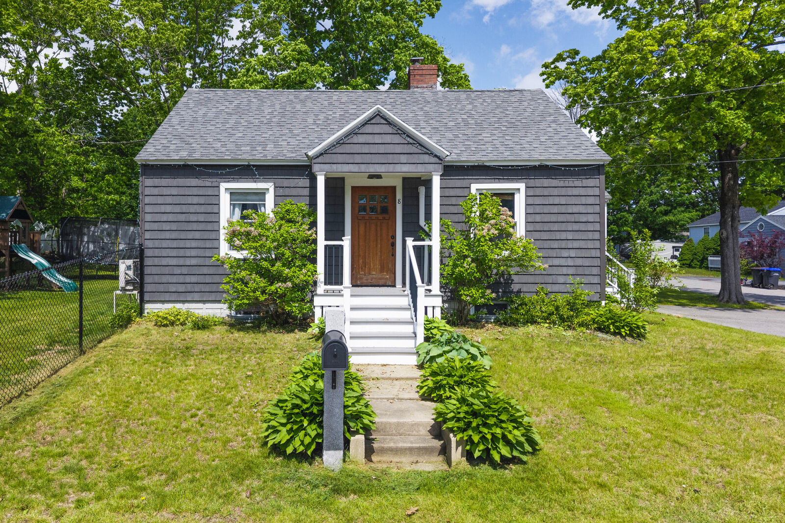 Property Photo:  8 Somerset Avenue  ME 04064 