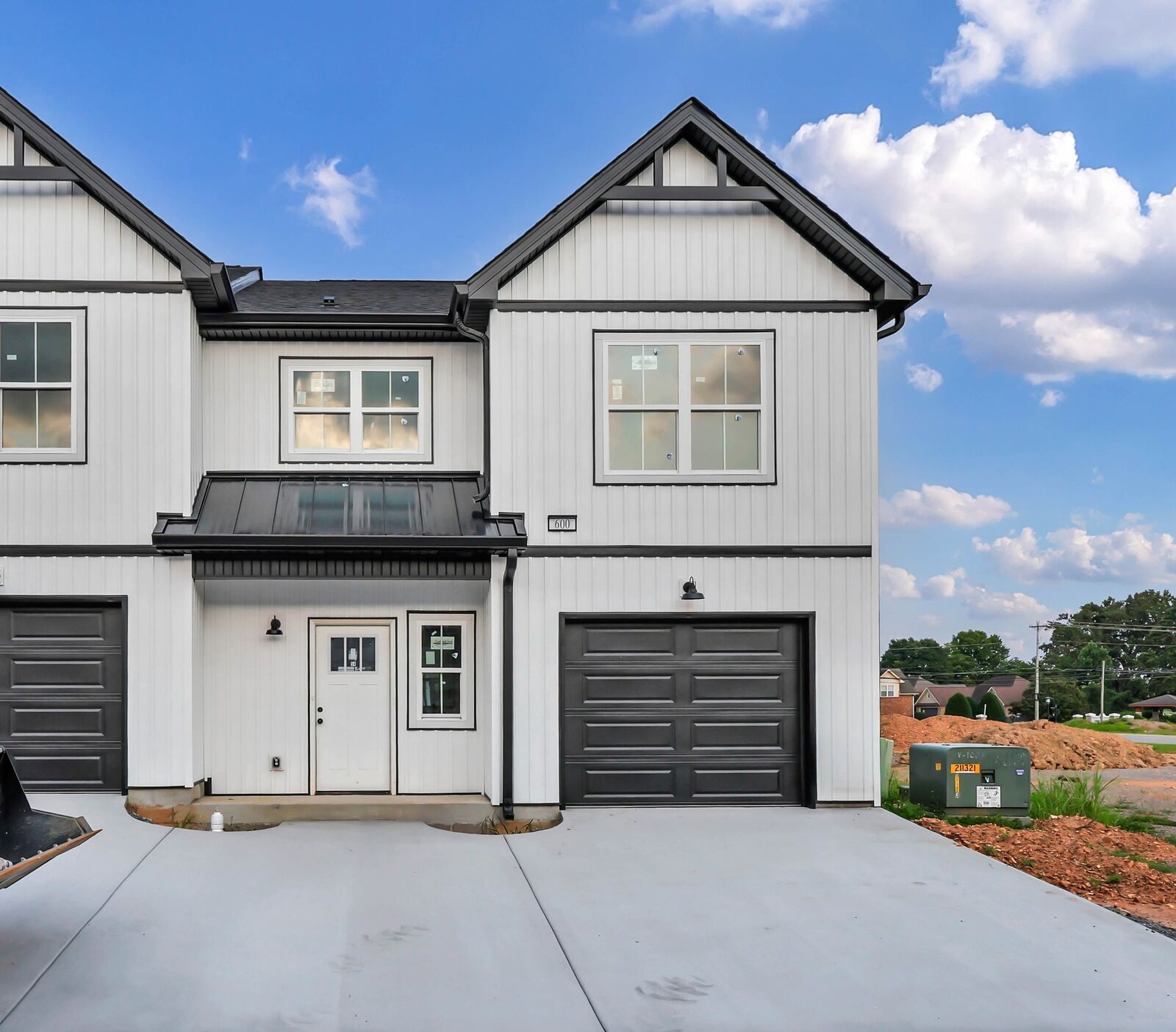 Property Photo: 166 Sango Dr Bldg 6 54 TN 37043