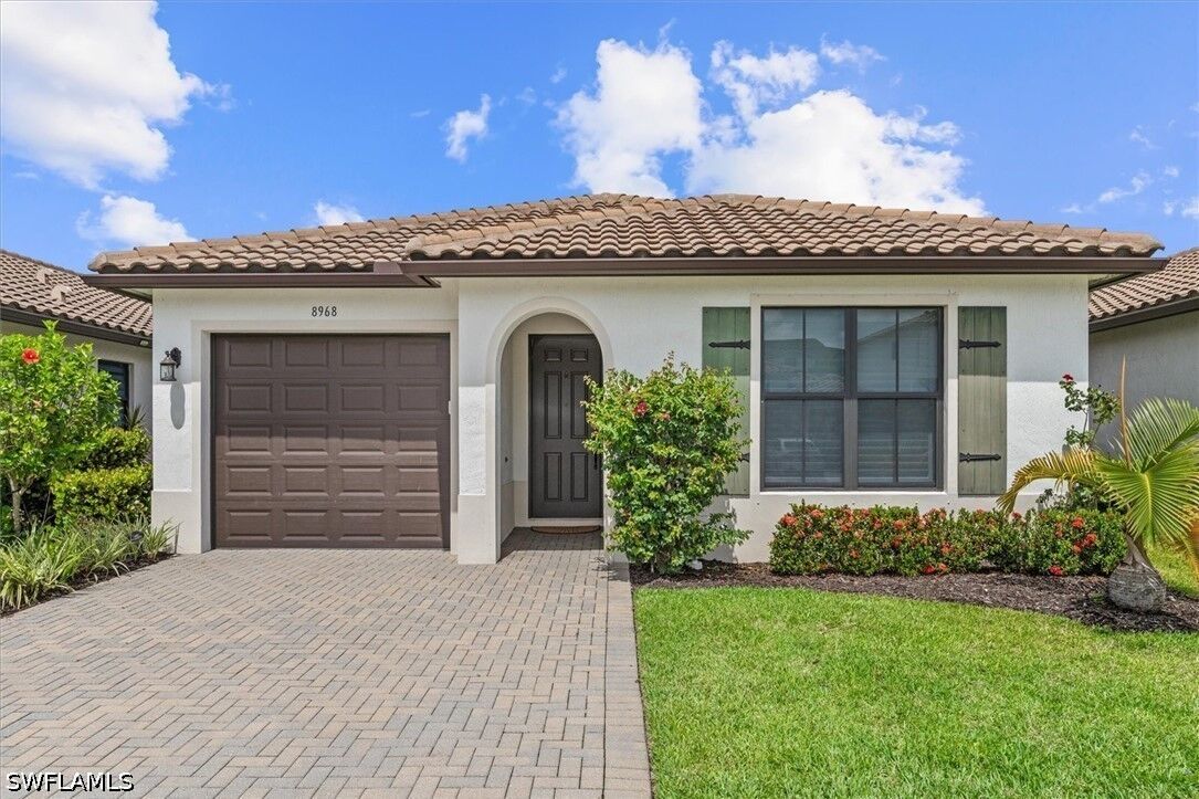 Property Photo:  8968 Madrid Circle  FL 34104 