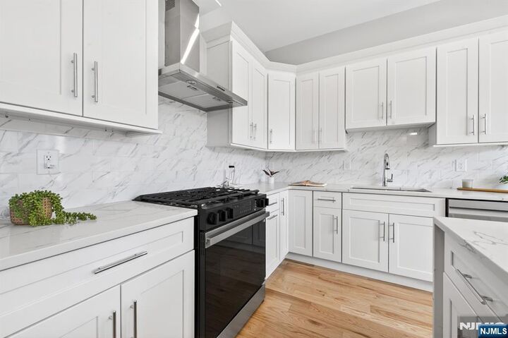 Property Photo:  126 De Kalb Avenue 2  NJ 07306 