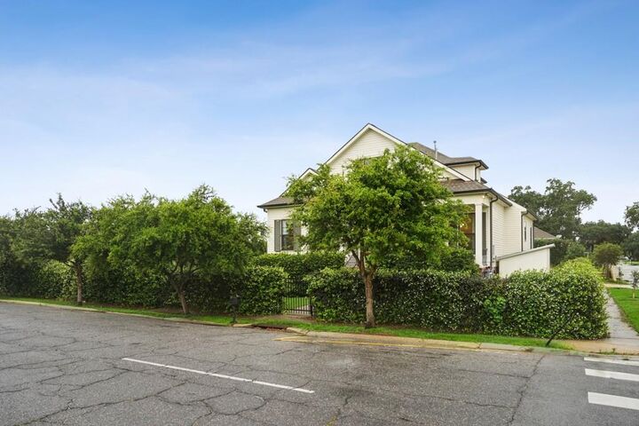 Property Photo:  1499 Prentiss Avenue  LA 70122 