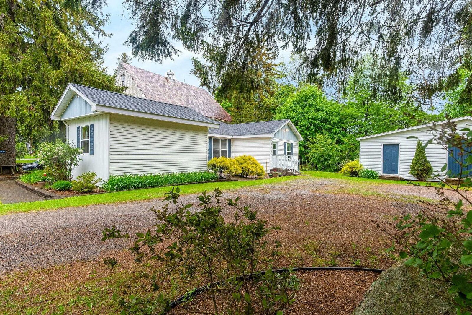 Property Photo:  1140 Maple Avenue  NS B0P 1C0 