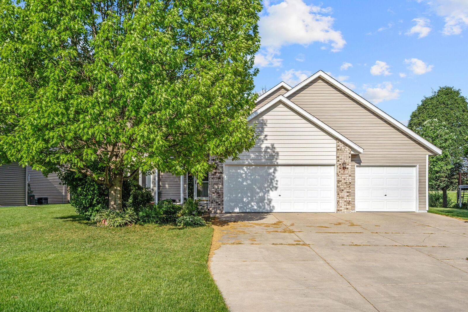 Property Photo:  2012 Sunnyview Lane  MN 55057 