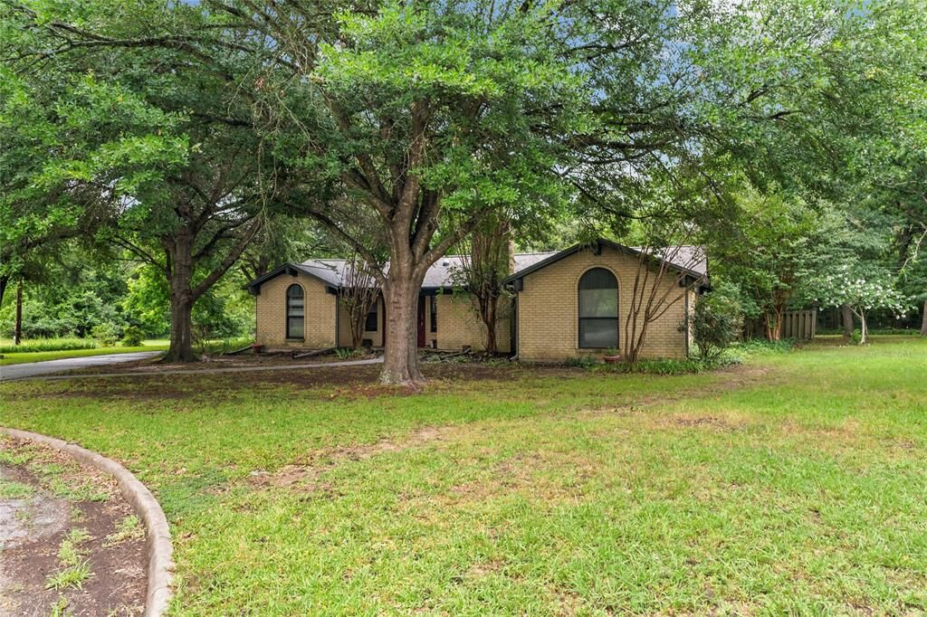 Property Photo:  2823 Laurel Lane  TX 75428 