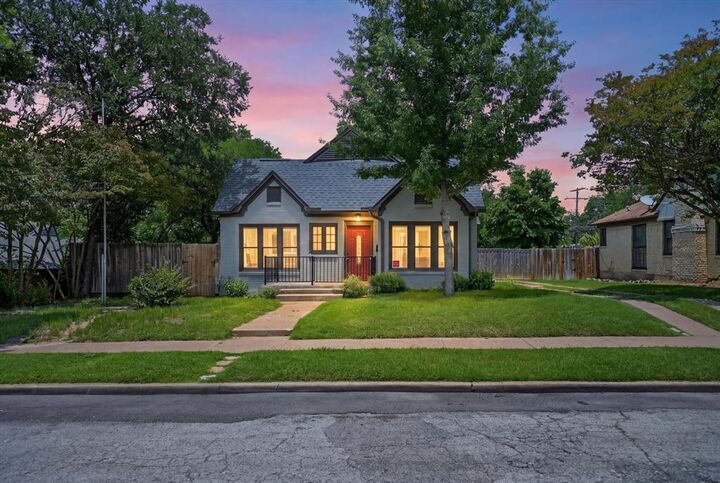 Property Photo:  3319 Irwindell Boulevard  TX 75211 