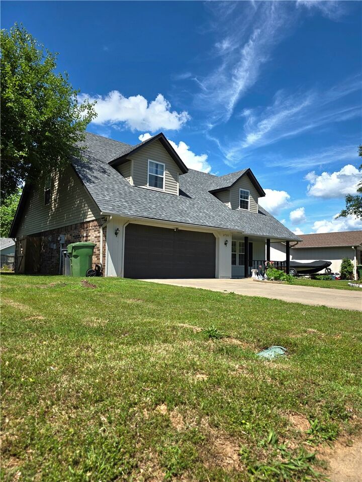 Property Photo:  2705 W Sunset Drive  AR 72756 