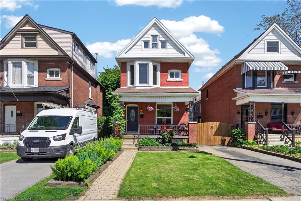 Property Photo:  125 Balsam Avenue S  ON L8M 3B4 