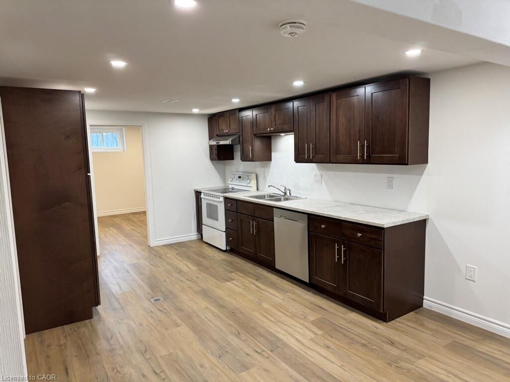 Photo de la propriété:  177 San Pedro Drive Lower  ON L9C 2C9 