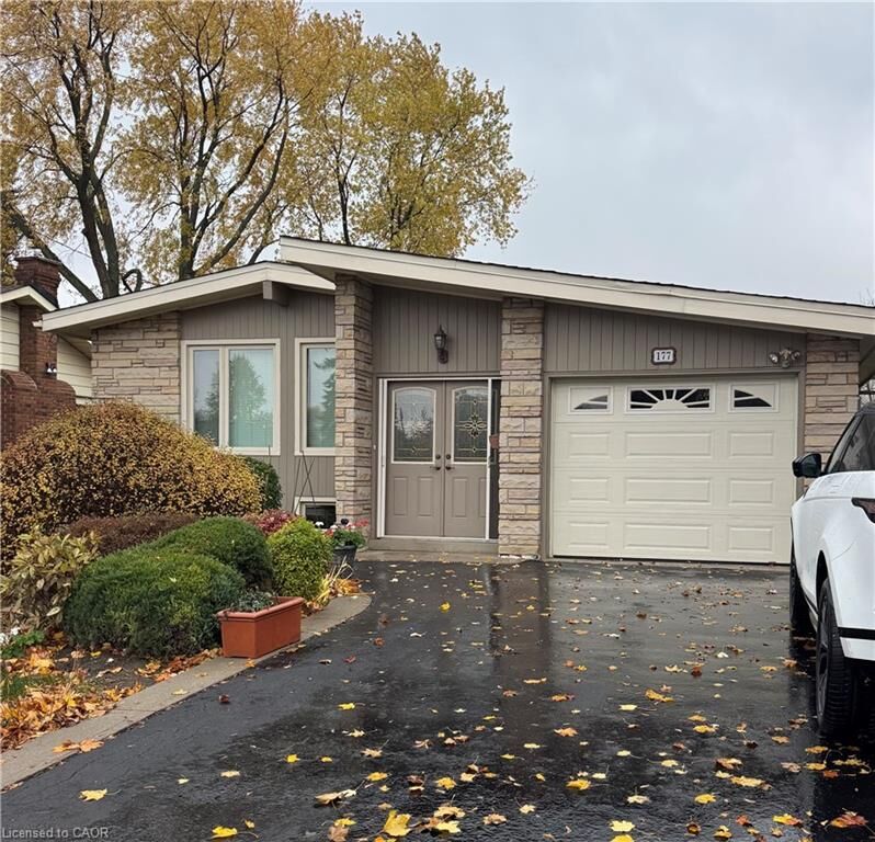 Photo de la propriété: 177 San Pedro Drive Lower ON L9C 2C9