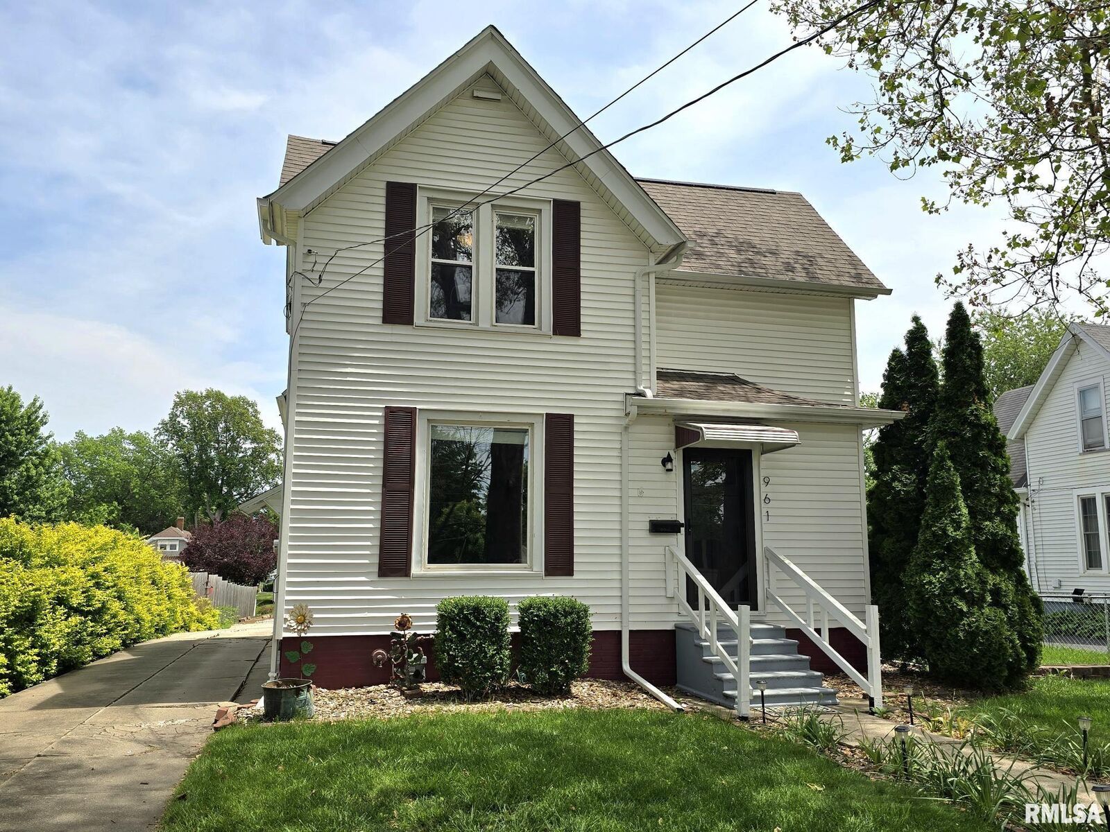 Property Photo:  961 Beecher Avenue  IL 61401 