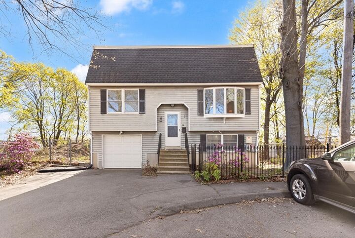 Property Photo:  10 Fiske Lane  MA 01902 