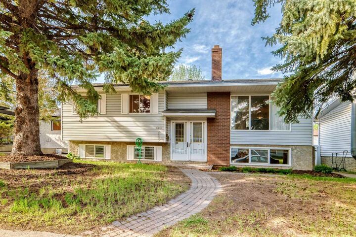 Property Photo:  5051 Vantage Crescent NW  AB T3A 1X6 