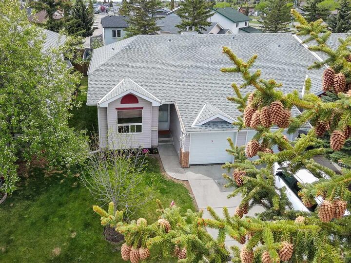 Property Photo:  68 Catalina Circle NE  AB T1Y 7B7 
