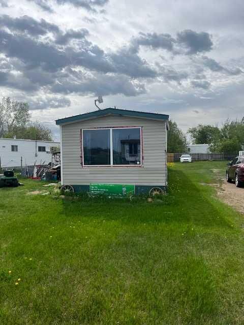 Property Photo:  4445 Park Cresent  AB T0C 1C0 