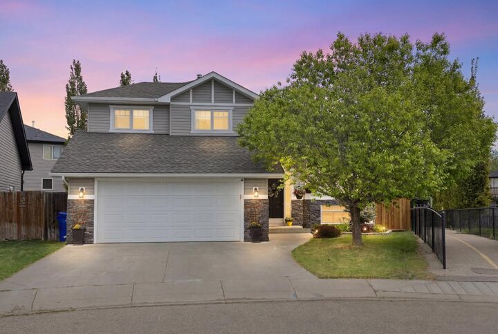 Property Photo: 128 Hillcrest Cape AB T1P 0A4