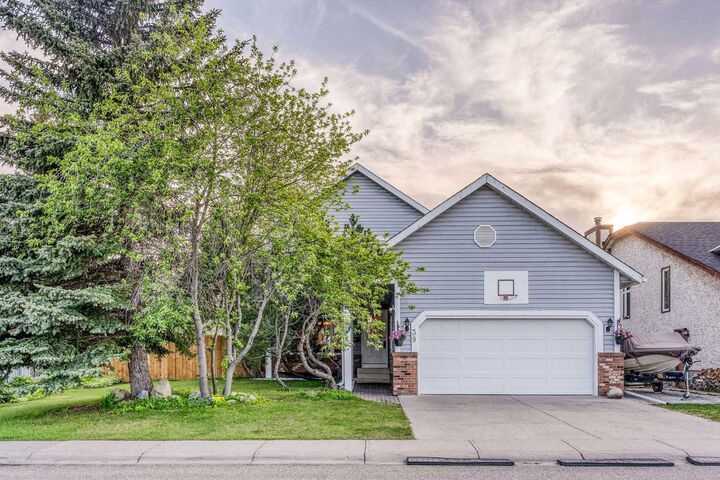 Property Photo:  39 Woodmont Way  AB T2W 4L7 