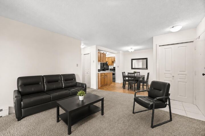 Property Photo: 6400 Coach Hill Road SW 722 AB T3H 1B8