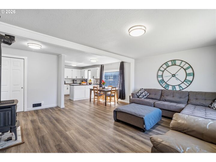 Property Photo:  2906 Elmira Rd  OR 97402 