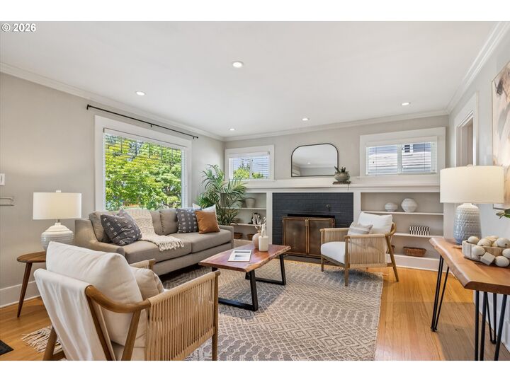 Property Photo:  7054 N Delaware Ave  OR 97217 