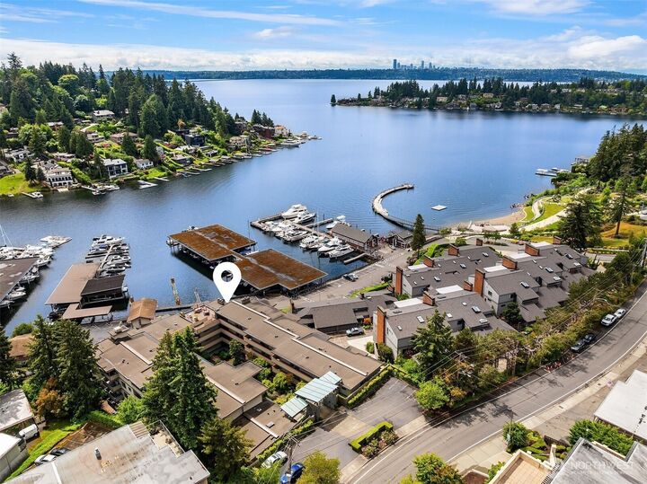Property Photo: 9951 Lake Washington Blvd NE 23 WA 98004