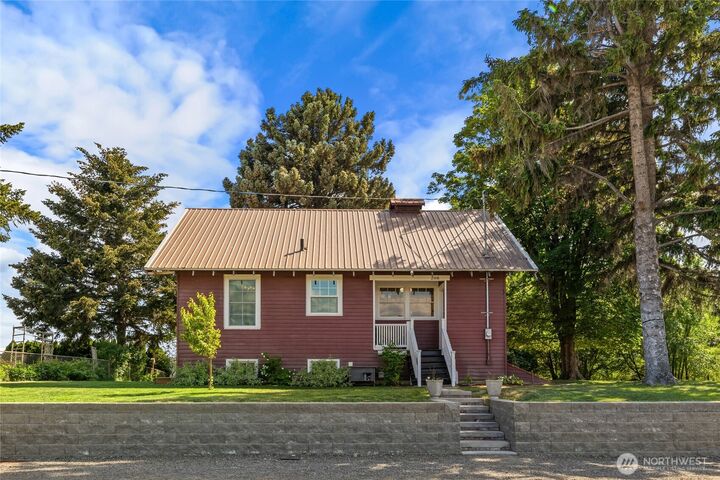 Property Photo:  208  Railroad Avenue  WA 98934 
