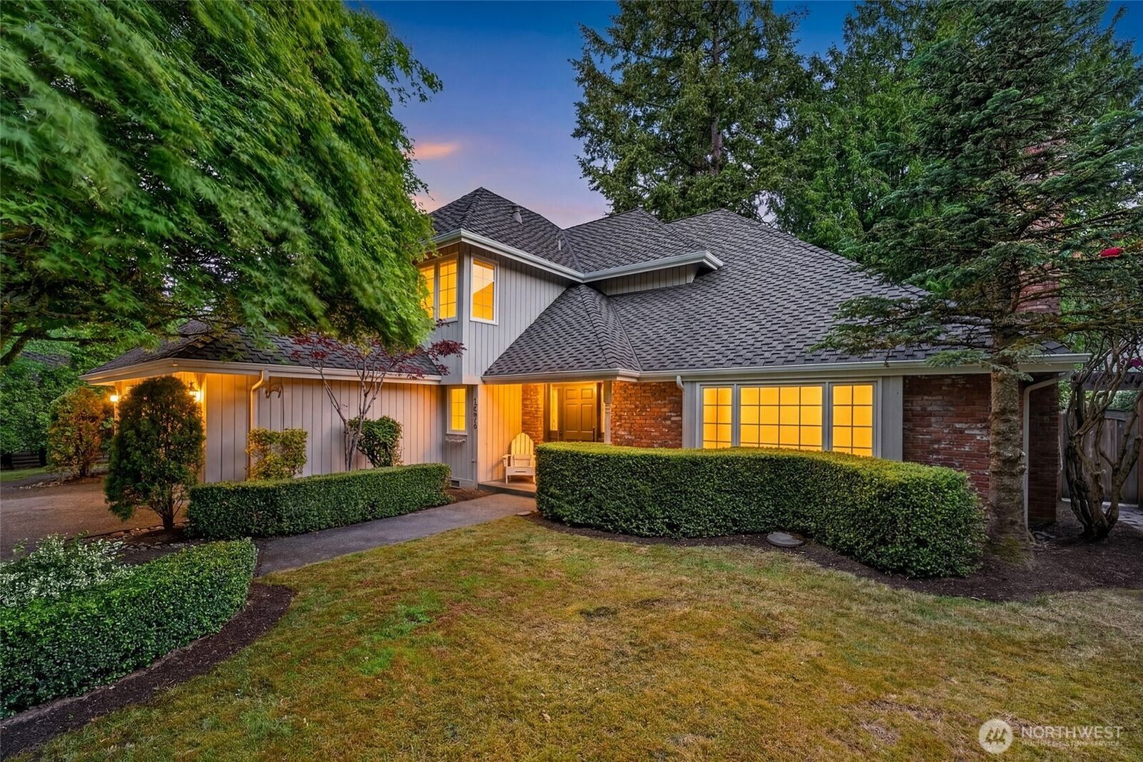 Property Photo:  12610 NE 68th Place  WA 98033 
