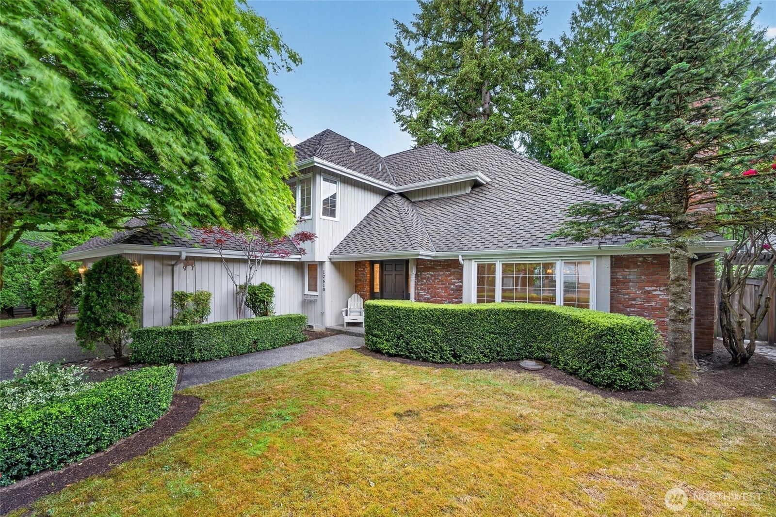 Property Photo:  12610 NE 68th Place  WA 98033 