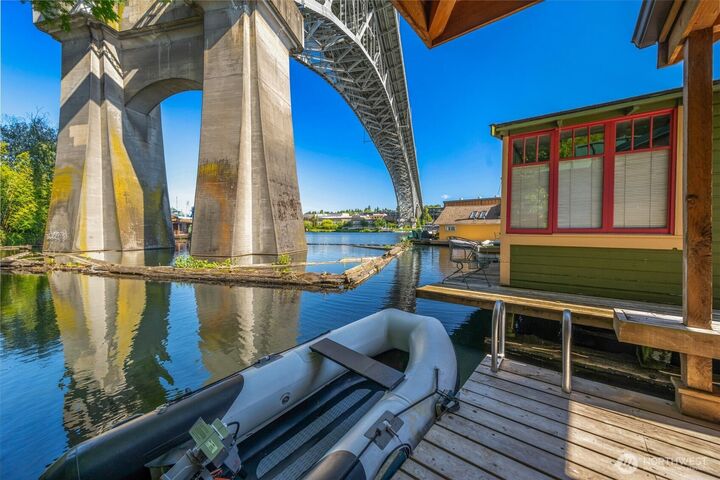Property Photo:  2770  Westlake Avenue N 3  WA 98109 