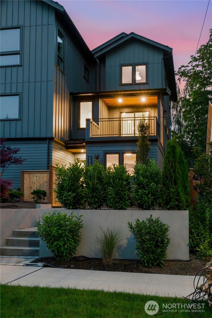 Property Photo: 6832 47th Avenue NE B WA 98115