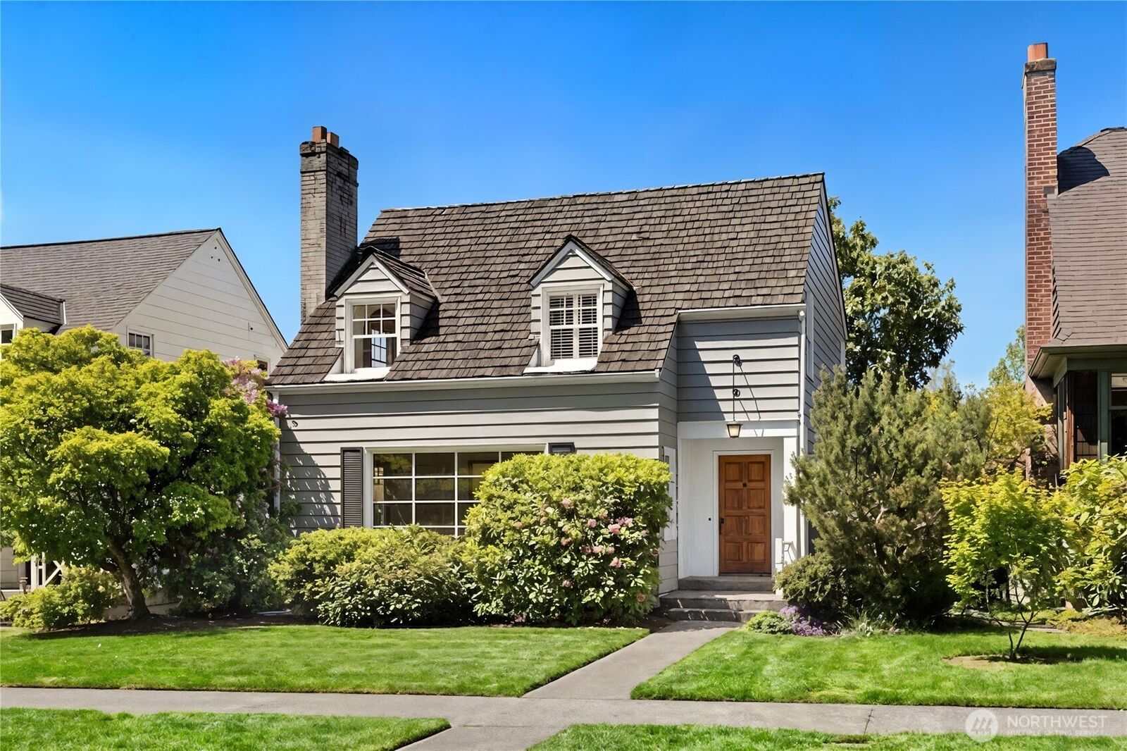 Property Photo:  3863  44th Avenue NE  WA 98105 