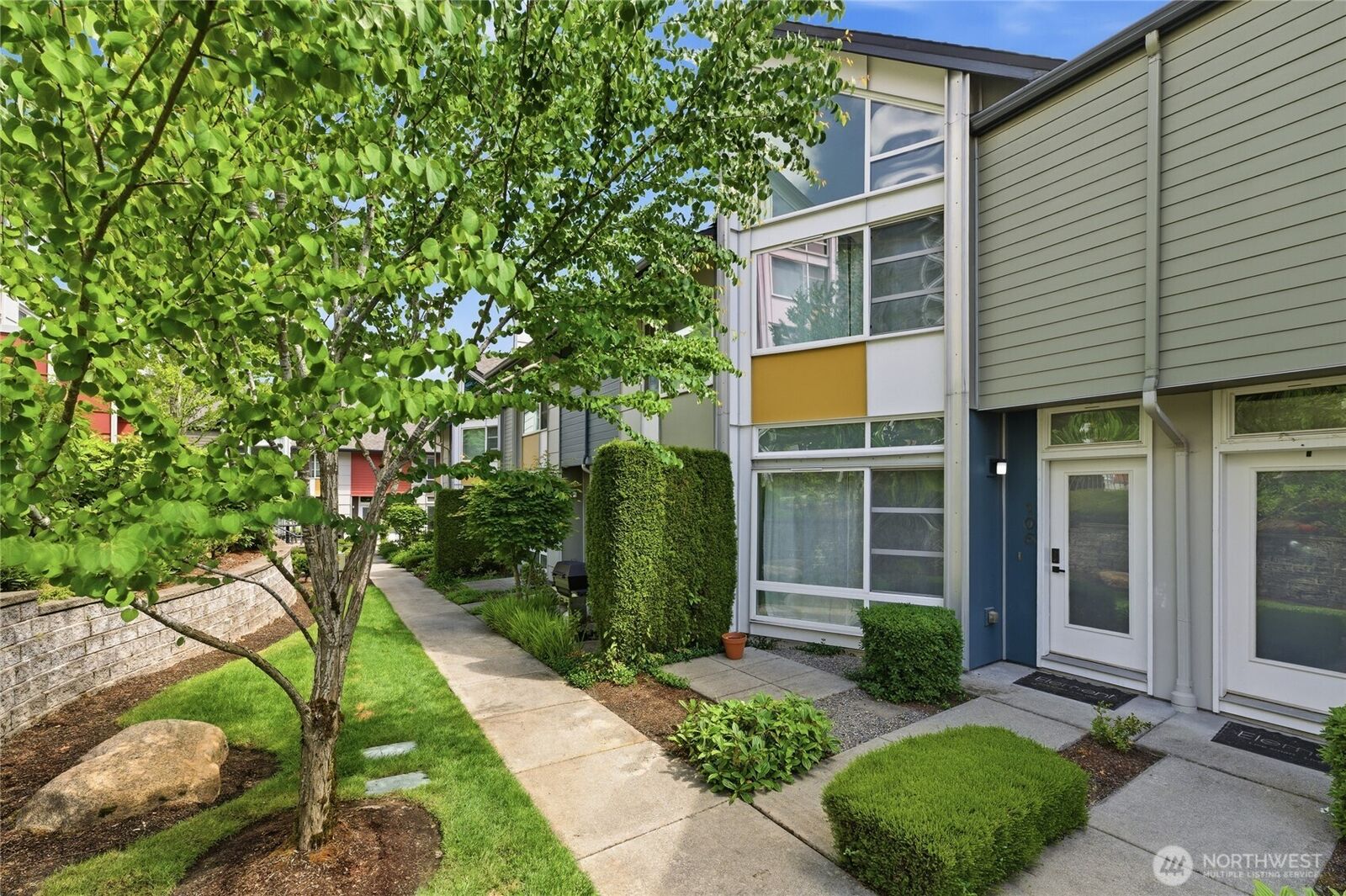 Property Photo: 15200 NE 81st Way 106 WA 98052