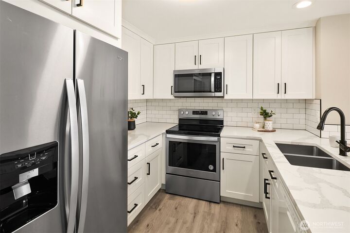 Property Photo: 206 Mountain Park Boulevard SW D203 WA 98027