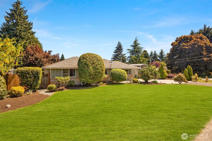 Property Photo:  22817  75th Avenue W  WA 98026 