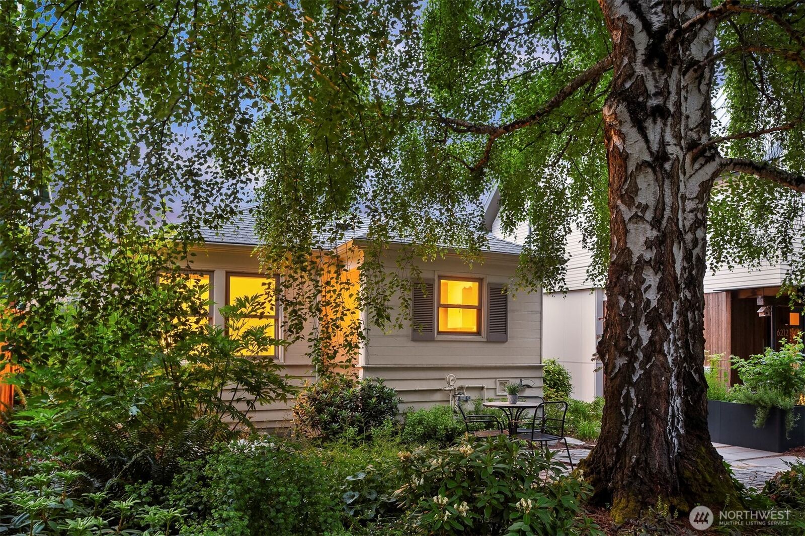 Property Photo:  6218  37th Avenue NE  WA 98115 