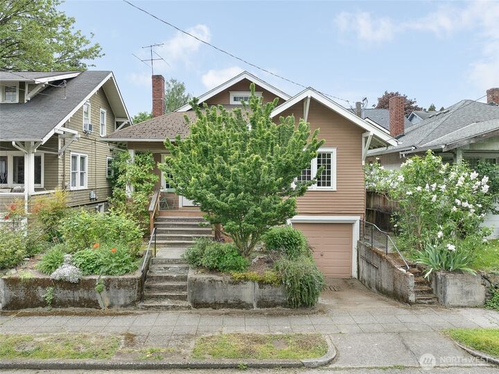 Property Photo: 4651 1st Avenue NE WA 98105