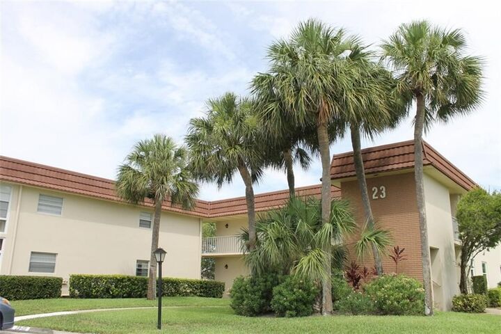 Property Photo:  23 Vista Gardens Trail 104  FL 32962 
