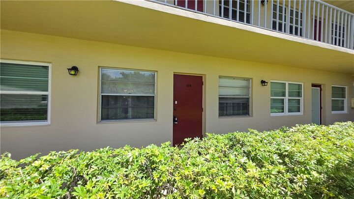Property Photo:  23 Vista Gardens Trail 104  FL 32962 