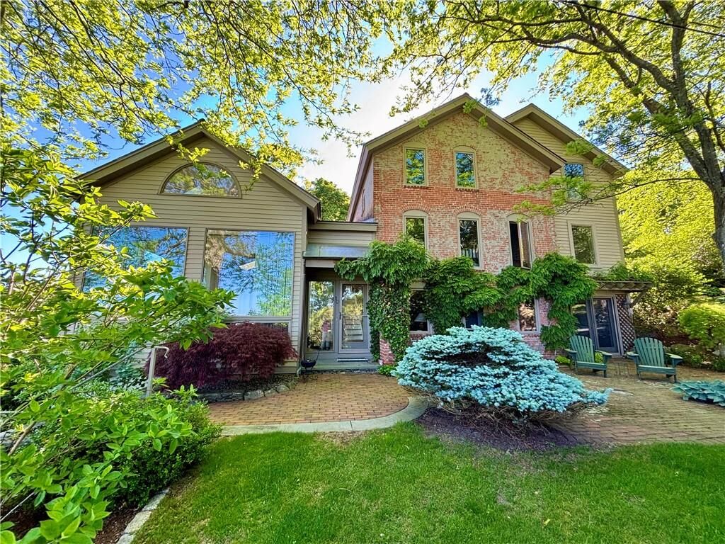 Property Photo:  10 Nayatt Road  RI 02806 
