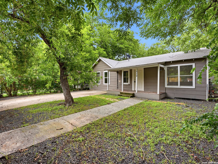 Property Photo: 720 Chickering Ave TX 78210