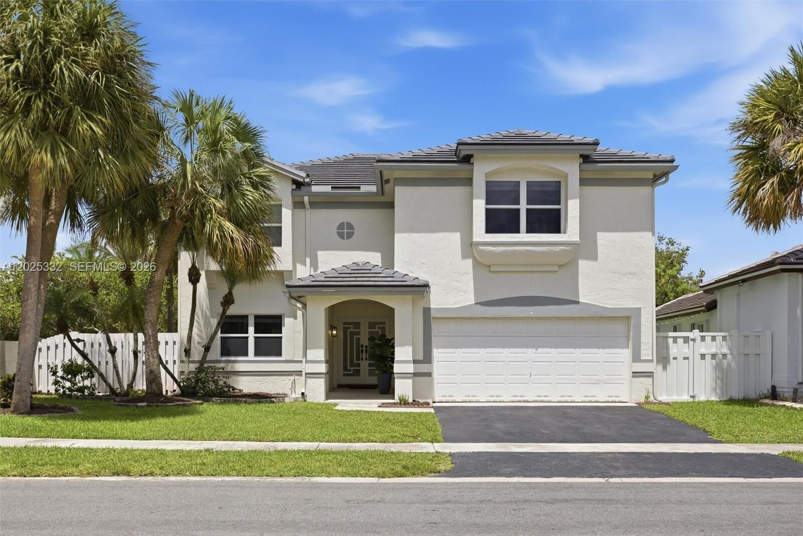 Property Photo: 2 Gables Blvd FL 33326