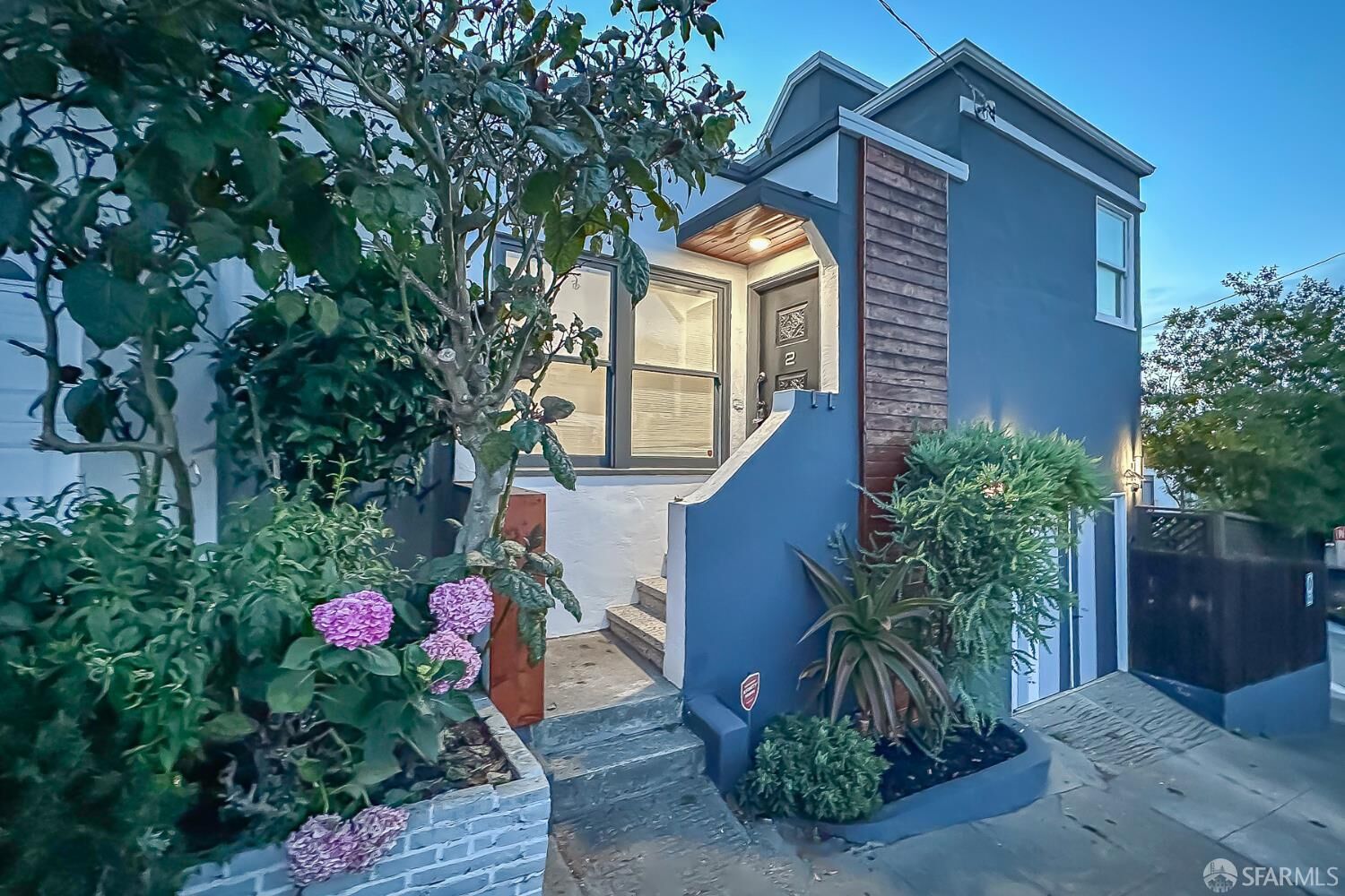 Property Photo:  2 Maddux Avenue  CA 94124 