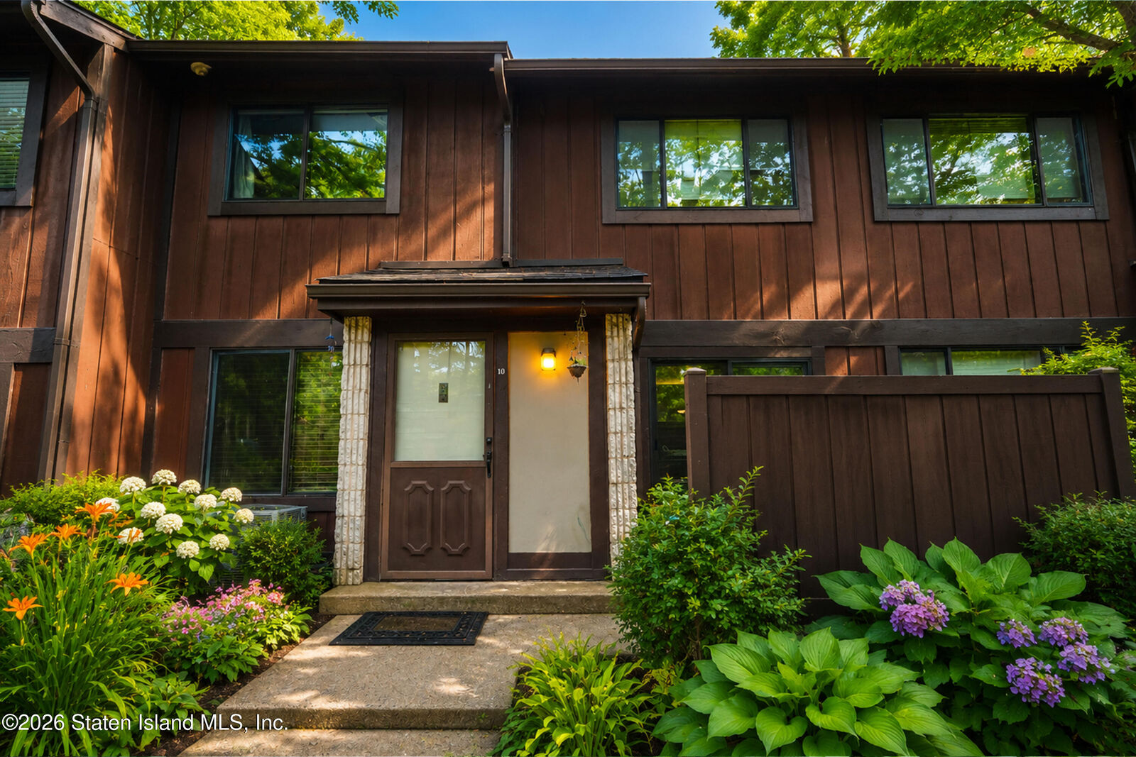 Property Photo:  10 Stone Lane  NY 10314 