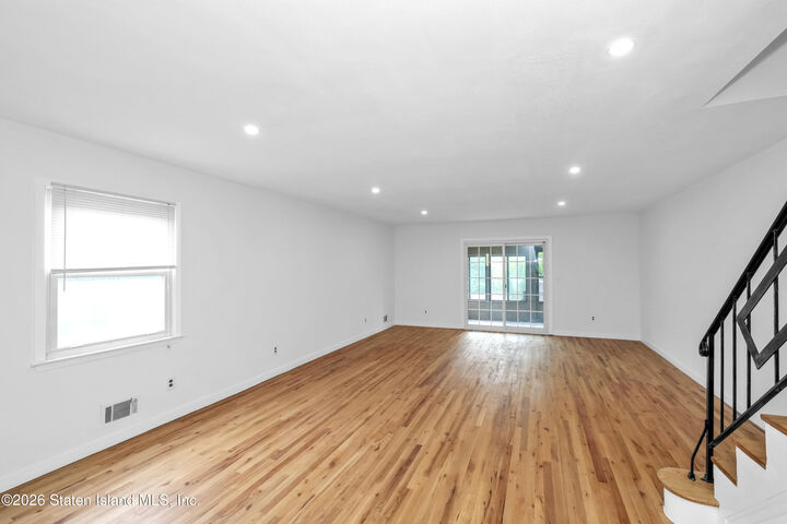 Property Photo:  24 Park Street  NY 10306 