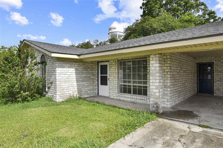 Property Photo: 2401 Mary Ann Drive LA 70663
